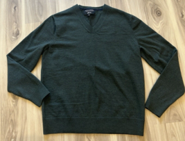 Banana Republic V-Neck Green Sweater Size M 100% Merino Wool by Baruffa EUC - $37.99
