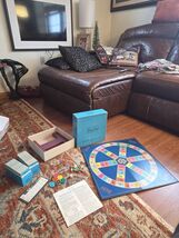 *READ TRIVIAL PURSUIT Master Game YOUNG PLAYERS Edition 99% COMPLETE 1984  - $3.00