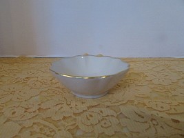 LENOX  NUT BOWL RIMMED IN GOLD 4.25&quot; X 1.5&quot;H &quot;SPECIAL&quot; MADE IN USA - $73.69 MXN