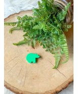 Vintage Green Brown Bear Plastic Pin Dart Industries Tupperware Deco Sty... - $232.04 MXN