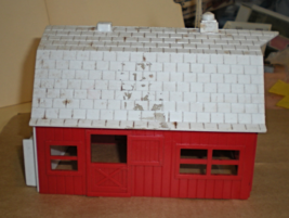 HO Trains - Plasticville - Structure Red Barn - $14.00