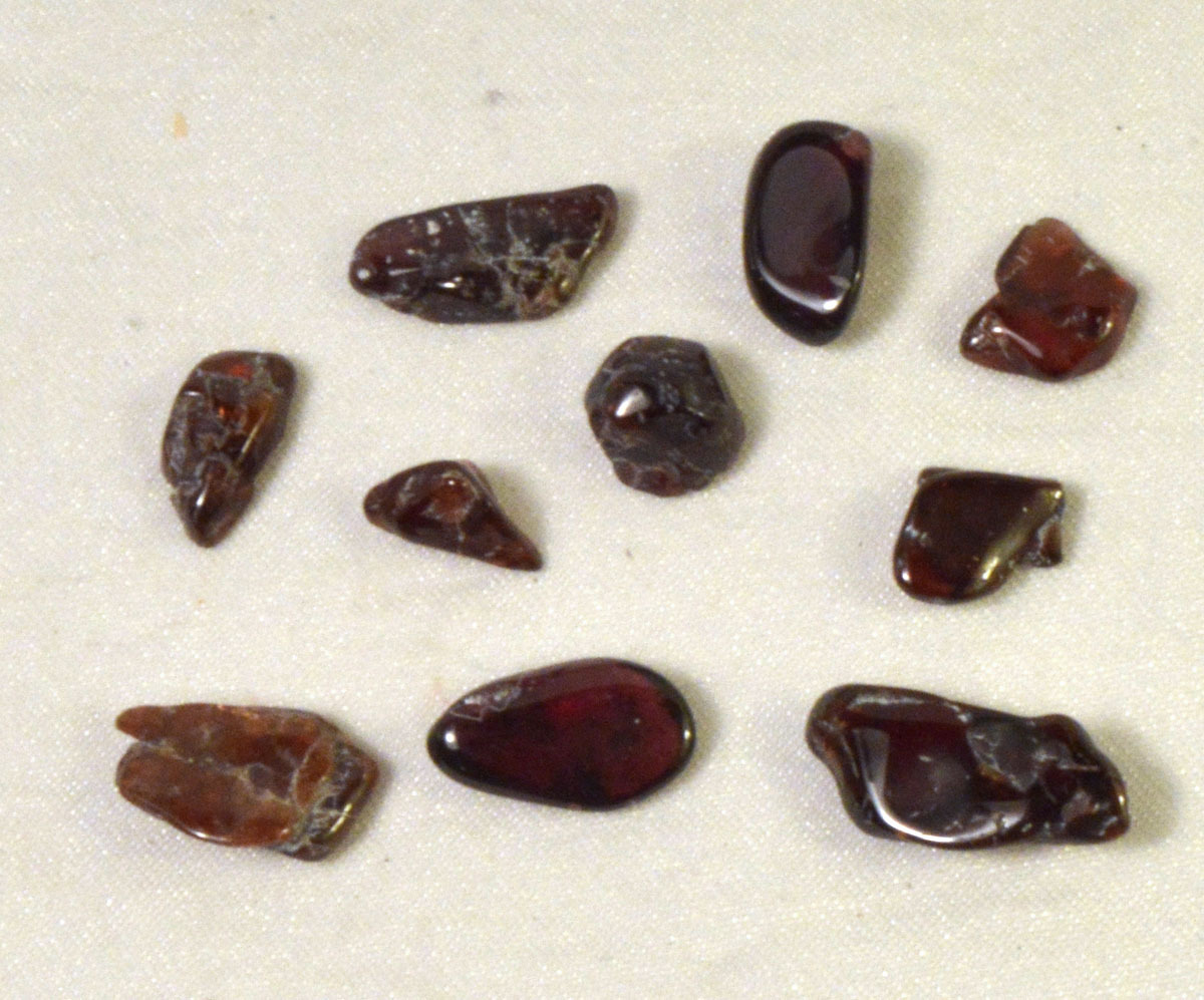 #2638 Garnet - India [10 small pieces]  - $3.00