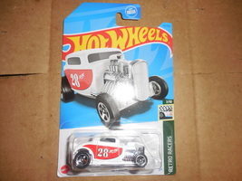 2023 Hot Wheels &quot; &#39;32 Ford&quot; Retro Racers #7/10 Mint vehicle on sealed card - £2.73 GBP