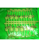 Ho Trains - Street Signs (NEW) - $133.52 MXN