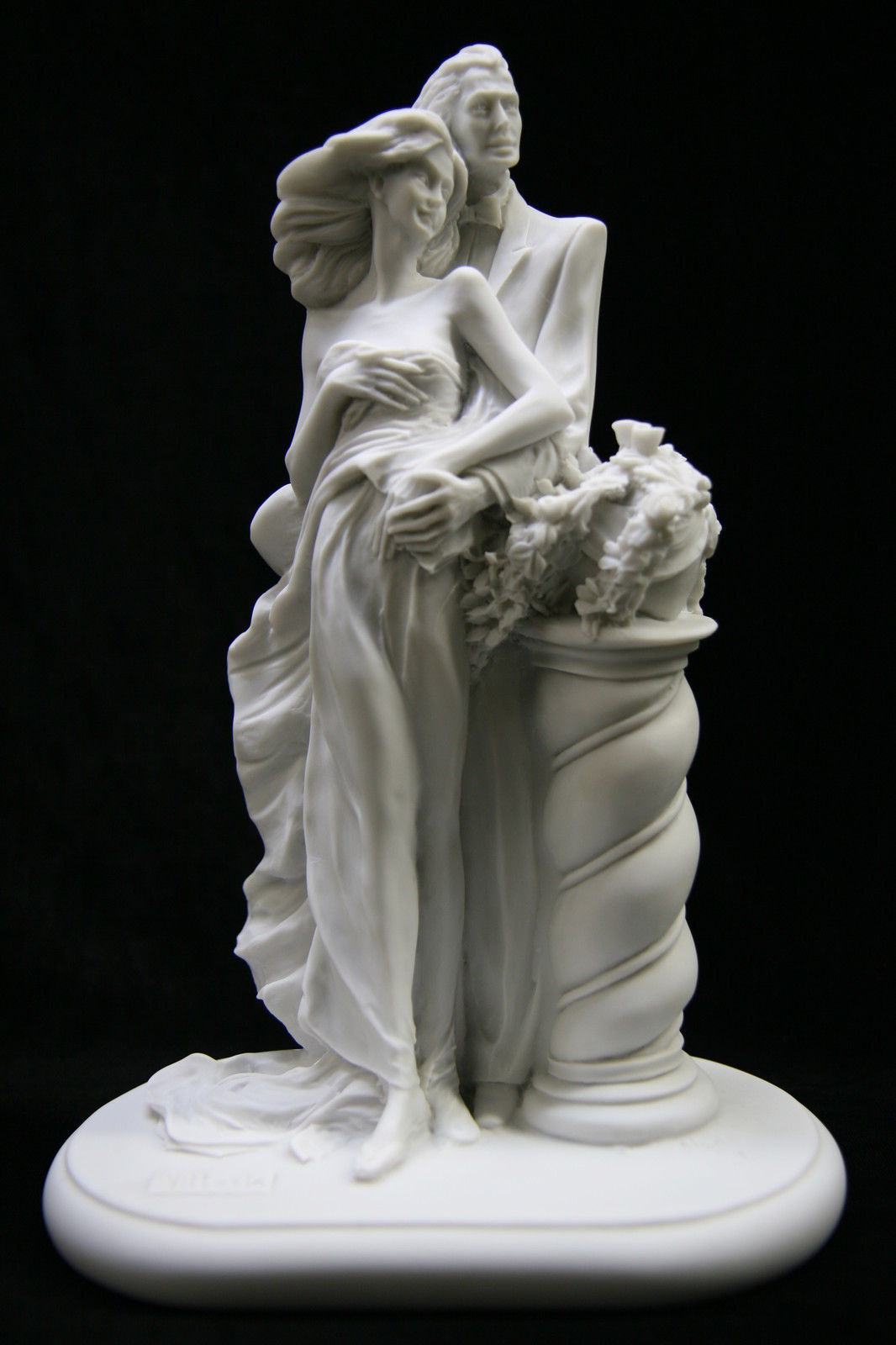 Romantic Couple of Lovers Italian Statue Figurine Figure Vittoria Made in Italy - $59.95