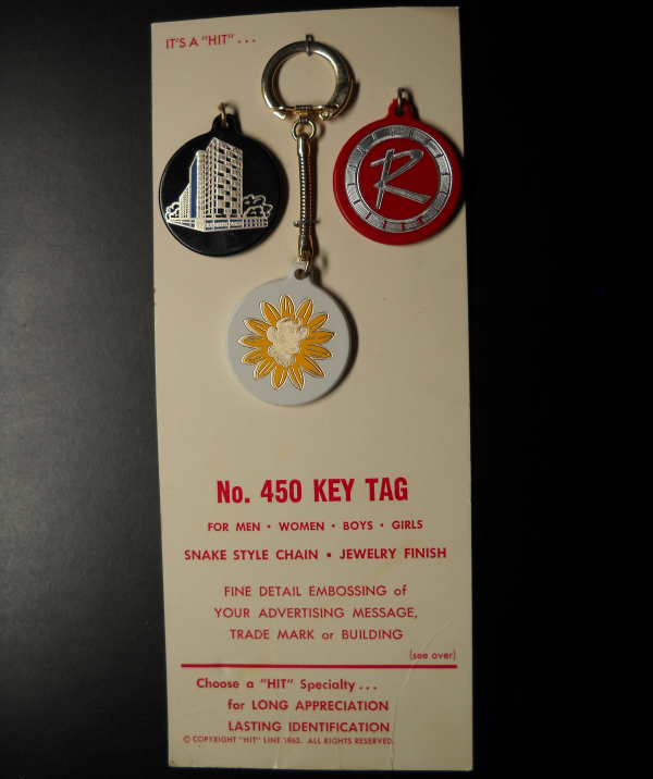 Hit Promotional Products Vintage Metal Key Chain Borden's Elsie Jewelry Carded - £9.40 GBP