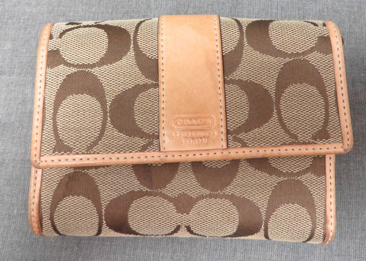 Vintage COACH BIFOLD ORGANIZER Wallet BRITISH TAN Sig C ,Leather LARGE W... - $44.99