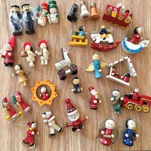 30 Vintage Small Kitschy Wooden Hand Painted Christmas Tree Ornaments Mi... - $691.75 MXN