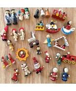 30 Vintage Small Kitschy Wooden Hand Painted Christmas Tree Ornaments Mi... - $691.75 MXN