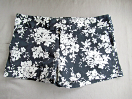 Anthropologie  LUX shorts Size 4  black white floral inseam 3&quot; shortalls - £11.66 GBP