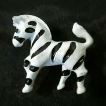 Vintage Signed Gerry&#39;s ZEBRA Pin Brooch Black &amp; White Enamel  - £10.46 GBP