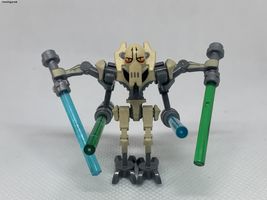 General Grievous Minifigure Star Wars Droid General Tan with lightsabers - £4.76 GBP