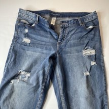 Maurices Jeans Capris Women Size 13/14 Light Wash Distressed 23” Inseam Denim - £13.13 GBP