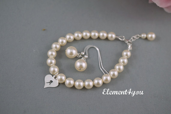 bridesmaid bracelet and earrings, seven bridesmaid gift, simple pearl bracelet