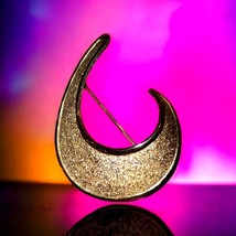 Unsigned Emmons Golden crescent Moon brooch - £25.32 GBP