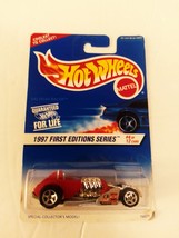 Hot Wheels 1997 #520 Red Saltflat Racer First Editions Series Mint On VG+ Card - £15.74 GBP