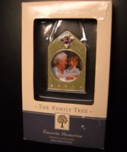 Hallmark Keepsake Christmas Ornament 2004 Family Tree Photo Holder Boxed - £10.21 GBP