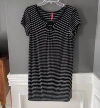 Ruby Ribbon Short Sleeve Tunic Black White Stripe Stretch Size Medium - $8.99