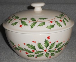 Lenox HOLIDAY PATTERN 1 qt Casserole w/Lid CHRISTMAS - £39.56 GBP