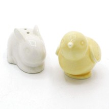 Ceramic Bunny &amp; Chick Salt &amp; Pepper Shakers By Hallmark - $130.08 MXN
