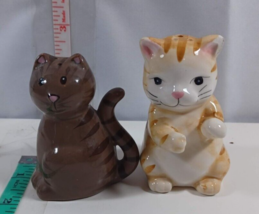 cat salt and Pepper shakers good one is missing stopper - $5.94