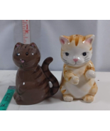 cat salt and Pepper shakers good one is missing stopper - £4.67 GBP