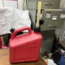 Vintage Pre Ban Essence 1 Gallon 4 oz Vented Gas Can Rubbermaid 3.9L - $39.99