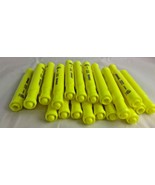Lot Of 21 Universal Yellow Highlighter Chisel Tip UNV08861 - £16.75 GBP