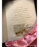 VINTAGE MARY KAY GOLD ENAMEL 5 YEAR ANNIVERSARY PIN TOM WHATLEY SIGNED 1999 - $183.57 MXN