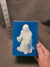 Vintage 1988 AVON Nativity Collectibles THE INNKEEPER Porcelain Figurine w/ Box - £9.34 GBP