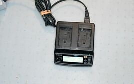 Sony OEM Dual Battery Camera Charger Model: AC-SQ950 Genuine w6a - $40.13 CAD