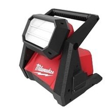 Milwaukee Tool 4000 Lumen M18 ROVER Dual Power Flood Light - $7,086.49 MXN