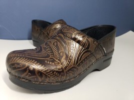 Dansko Clogs Brown Embossed Floral Tooled Leather Size 38 Women&#39;s Size 7 - £22.33 GBP