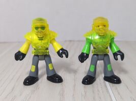 Fisher Price Imaginext Dino Rider figures lot 2 green yellow w/ helmets - $9.79