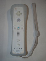 Nintendo Wii - Official OEM Controller (Complete with Silicon Case, Wrist Strap) - £23.59 GBP