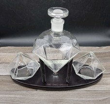Whiskey Wine Decanter Diamond Shaped 2 Diamond Glasses &amp; Wooden Holder  - $609.73 MXN