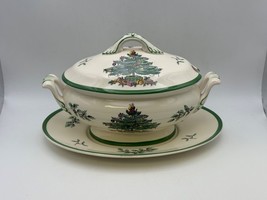 Spode CHRISTMAS TREE Sauce Boat with Lid &amp; Underplate Made in England - $219.99