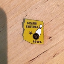Vintage Arizona State Yellow Bowling Metal Enamel Lapel Pin Pinback - £3.79 GBP