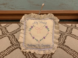 Vintage &quot;My Heart Belongs To Grandma&quot; Embroidered Miniature Pillow - £6.28 GBP