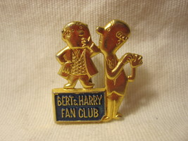 old Bert &amp; Harry Beer Fan Club Cartoon Character Gold Pin - £15.73 GBP