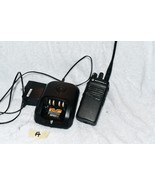 Motorola XPR 3300e Walkie-Talkie AAH02RDC9VA1AN w charger #A W3C - $2,412.74 MXN