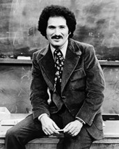Welcome Back, Kotter Gabe Kaplan 16X20 Canvas Giclee In Classroom - £54.98 GBP