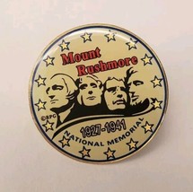 Mount Rushmore National Memorial Round Souvenir Travel Lapel Pin 1927-1941 - $19.60