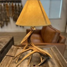 Rustic Whitetail Antler Table Lamps - €212,05 EUR - €247,39 EUR