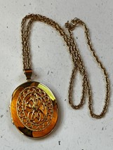 Vintage Goldtone Twist Chain w Large Oval Locket w Ornate Overlay Pendant Neckla - £9.00 GBP