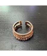 585 14K RG Stamped Rose Gold Symmetric Confetti Baguettes Adjustable Ring - $745.50 MXN