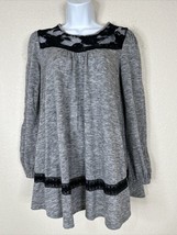 Altar&#39;d State Womens Size M Gray Knit Lace Embellished Top Slit Back Long Sleeve - £5.25 GBP