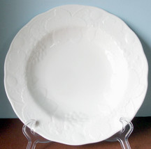 Wedgwood Strawberry and Vine Rim Soup Bowl White 9&quot; New - £39.03 GBP