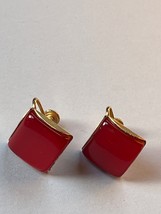 Vintage Red Moonglow Thermoset Plastic Square Cab in Goldtone Setting Sc... - £10.38 GBP