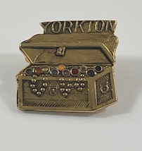 Saskatchewan Town or City Lapel Pin YORKTON Treasure Chest City - $183.60 MXN
